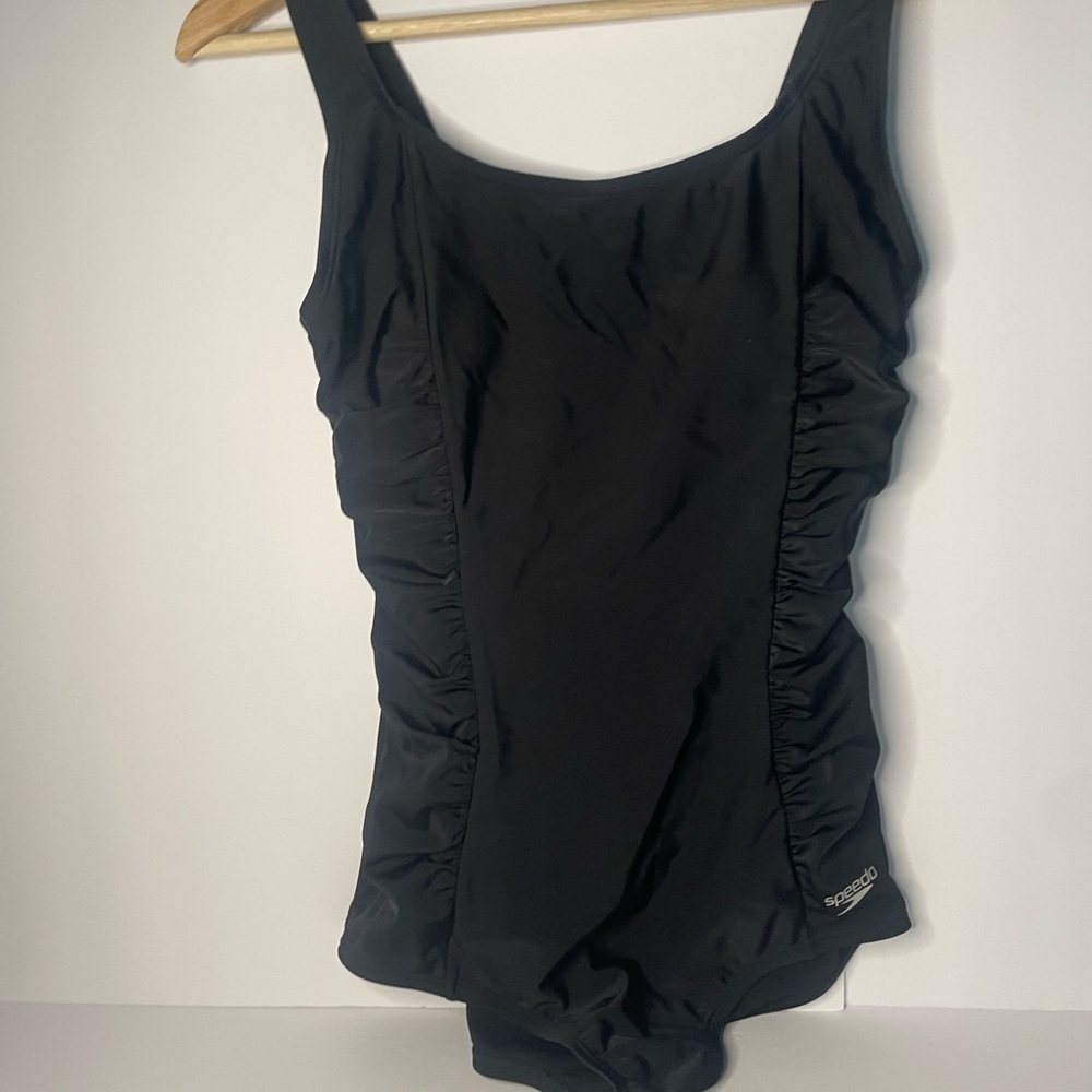 Speedo Women's Black Ruched One-Piece Swimsuit Medium